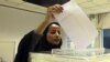 Mulher saudita vota nas autárquicas em Riyadh