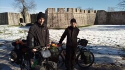 Evropska biciklistička tureneja, Elio Dauch i Justin Poux u Banjaluci, Kastel, januar 2021.