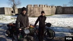 Evropska biciklistička tureneja, Elio Dauch i Justin Poux u Banjaluci, Kastel, januar 2021.