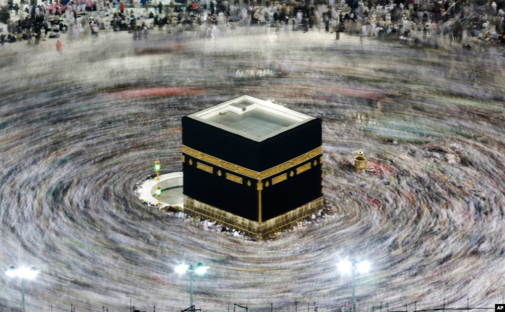 ̽   &#39; (Hajj)&#39; Ⱓ ¾ ƶ ī ׷ ũ   Բ ⵵ ϰ ִ.