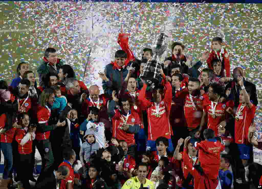 Jogadores chilenos festejam Copa América Centenário realizada nos Estados Unidos