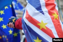 An anti-Brexit protester wears a combination of European Union and Union flags in front of Parliament, London, UK, No. 26, 2018.