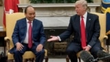 Thủ tướng Việt Nam Nguyễn Xuân Phúc trong cuộc gặp với ông Trump tại Nhà Trắng hôm 31/5.