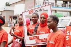 Aktivis muda di pawai "She Decides" menentang kekerasan seksual di Lilongwe, Malawi, pada 2 Maret 2020, sebagai ilustrasi. (Foto: Alice McCool/Thomson Reuters)