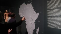 У карты Африки. Photo: Oleg Sulkin