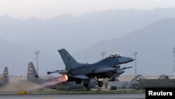 美国空军F-16战机在阿富汗执行任务