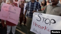 Manifestation contre les crimes d'honneur à Islamabad au Pakistan le 1er septembre 2008. 