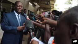 Alassane Ouattara à Cocody, 21 avril 2013. (AP Photo/Sevi Herve Gbekide)