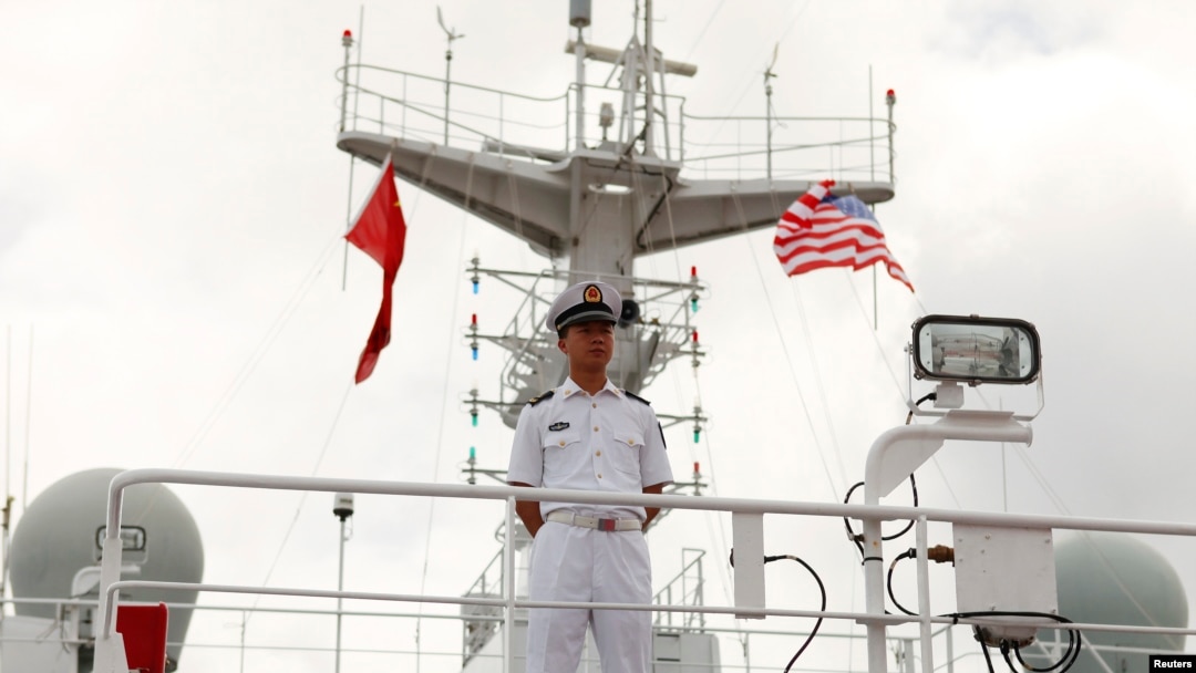Thủy thủ trên tàu chiến Trung Quốc tham dự RIMPAC năm 2014.