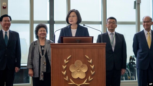 台湾蔡英文在出访加勒比海四个邦交国以及过境美国前在桃园机场发表行前讲话。(2019年7月11日,台湾总统府提供)