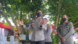Kapolda Sulteng, Irjen Pol Rudy Sufahriadi saat memberikan keterangan Pers seusai menyaksikan ikrar kesetiaan terhadap NKRI yang dilakukan oleh 23 mantan narapidana terorisme di Poso, pada 11 Oktober 2021. (Foto: VOA/Yoanes Litha)