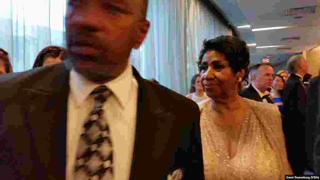 Queen of Soul Aretha Franklin heads to a reception at the annual White House Correspondents' Association dinner at the Washington Hilton in Washington, April 30, 2016.