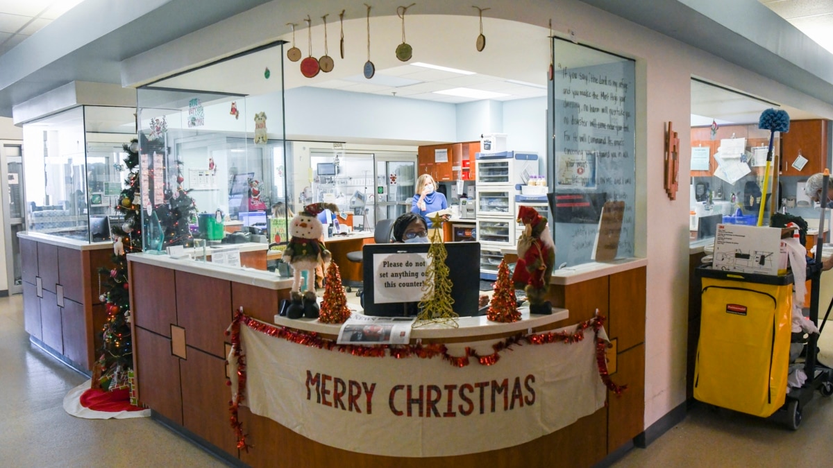 Hospital Decorates to Cheer COVID Patients and Caregivers - Vimarsana News