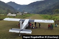 Pesawat Susi Air yang sempat disandera KSB saat berada di lapangan terbang Wangbe, Distrik Wangbe, Kabupaten Puncak, Papua, Jumat, 12 Maret 2021. (Courtesy: Kapen Kogabwilhan III).
