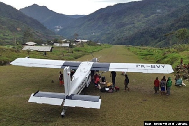 Pesawat Susi Air yang sempat disandera KSB saat berada di lapangan terbang Wangbe, Distrik Wangbe, Kabupaten Puncak, Papua, Jumat, 12 Maret 2021. (Courtesy: Kapen Kogabwilhan III).