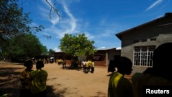 Les étudiants du collège Delta à Gatumba, près de Bujumbura, le 19 avril 2013.