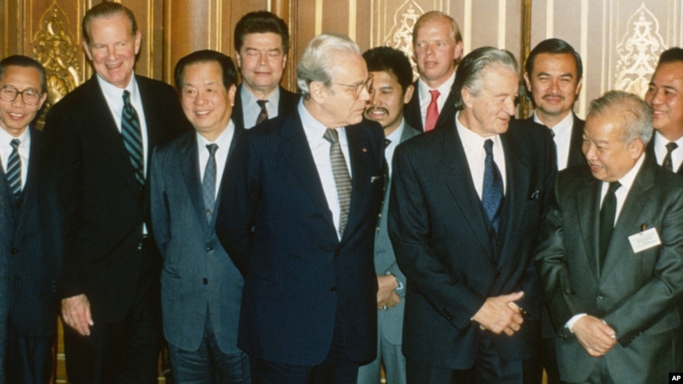 Foreign ministers attending the Paris Peace Conference on Cambodia pose prior to the meeting, Oct. 23, 1991. Front row L-R: United Nations Secretary General Javier Perez de Cuellar, Roland Dumas of France, Cambodia's Prince Norodom Sihanouk, back row L-R: unidentified, U.S. Secretary of State James Baker, Qian Qichen of China, Soviet Union's Boris Pankin, Burnei's Prince Mohamed Bolkiah, Great Britain's Lord Caithness, unidentified, Thailand's Asa Sarasin. (AP Photo)