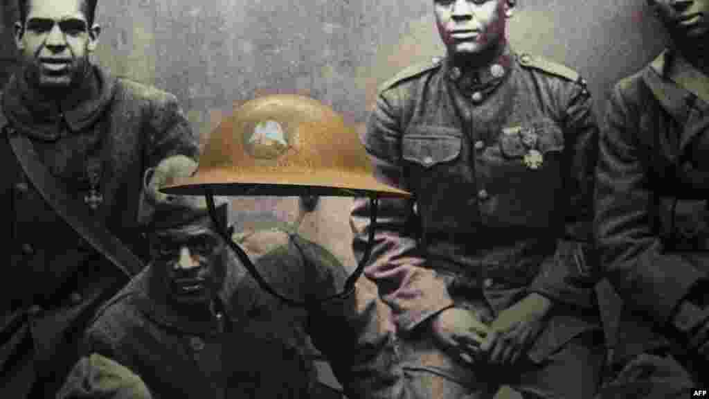 Un casque des combattants de la Première Guerre mondiale exposée au Musée national d&#39;histoire afro-américaine et de la culture à Washington, DC, 14 septembre 2016