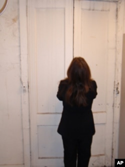 梅特兰打开通往银行金库的门