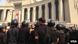 تجمع حامیان محمد مرسی در مقابل دادگاه قانون اساسی، 3 دسامبر - قاهره 