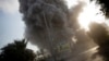 دود ناشی از حمله هوایی اسرائیل به یک ساختمان در غزه