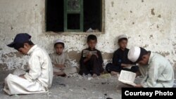 عکس از آرشیف است