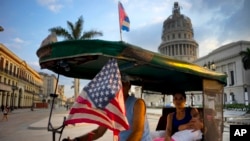 La bandera estadounidense flamea en diferentes lugares en La Habana, algo calificado como "impensable" hace poco tiempo.