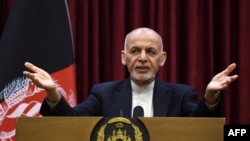 افغان صدر اشرف غنی نے کہا ہے کہ انہیں امریکی ہم منصب نے فون کر افغان امن معاہدے پر مبارک باد دی ہے۔
