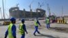 قطر: د فوټبال نړیوال جام په تیاریو کې شاوخوا ۵۰۰ کارګر مړه شوي