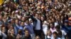 خوان گوایدو رهبر مخالفان نیکلاس مادورو در میان حامیان خود در کاراکاس پایتخت ونزوئلا - ۱۳ بهمن ۱۳۹۷ 