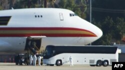 Arrivée de passagers évacués de Wuhan en Chine à Riverside, en Californie, le 29 janvier 2020.