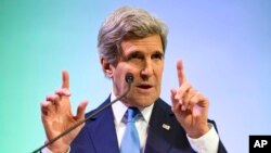 ABD Dışişleri Bakanı John Kerry Cakarta'da konuşurken