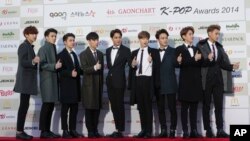 South Korean K-Pop group EXO poses prior to the K-POP Awards 2014 in Seoul, South Korea, Wednesday, Jan. 28, 2015. (AP Photo/Ahn Young-joon)