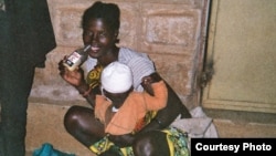 Living on the streets - Young woman holds a child while sniffing glue. Credit: Braitstein