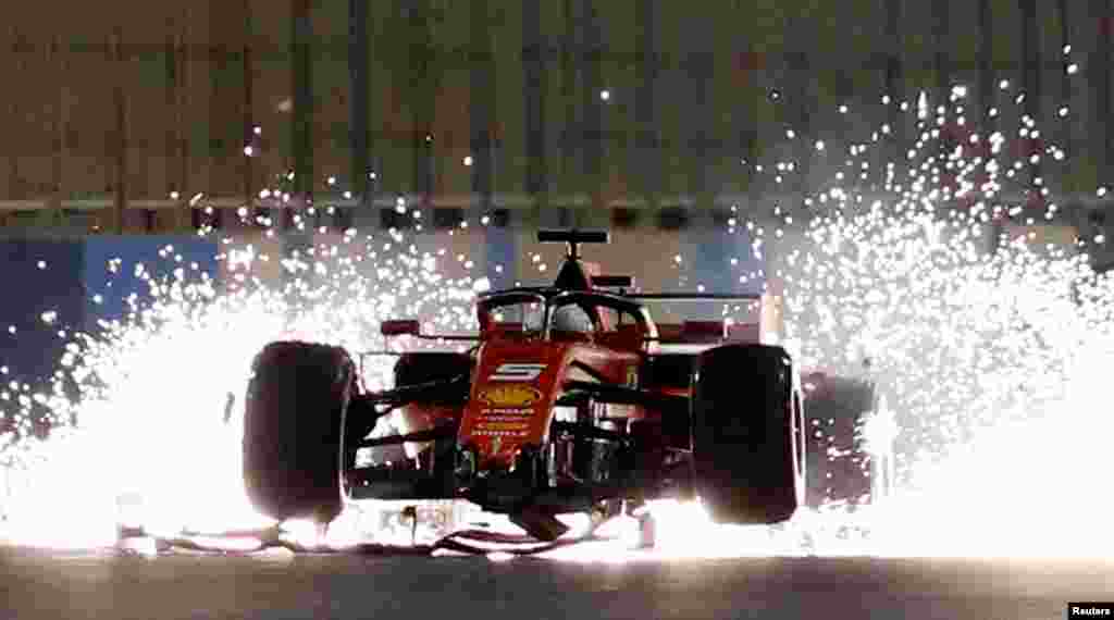 Ferrari&#39;s Sebastian Vettel drivers his damaged car during the&nbsp;Formula One Bahrain Grand Prix, held in the desert south of the Bahraini capital of Manama, March 31, 2019.