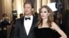 Angelina Jolie dan Brad Pitt Bertunangan