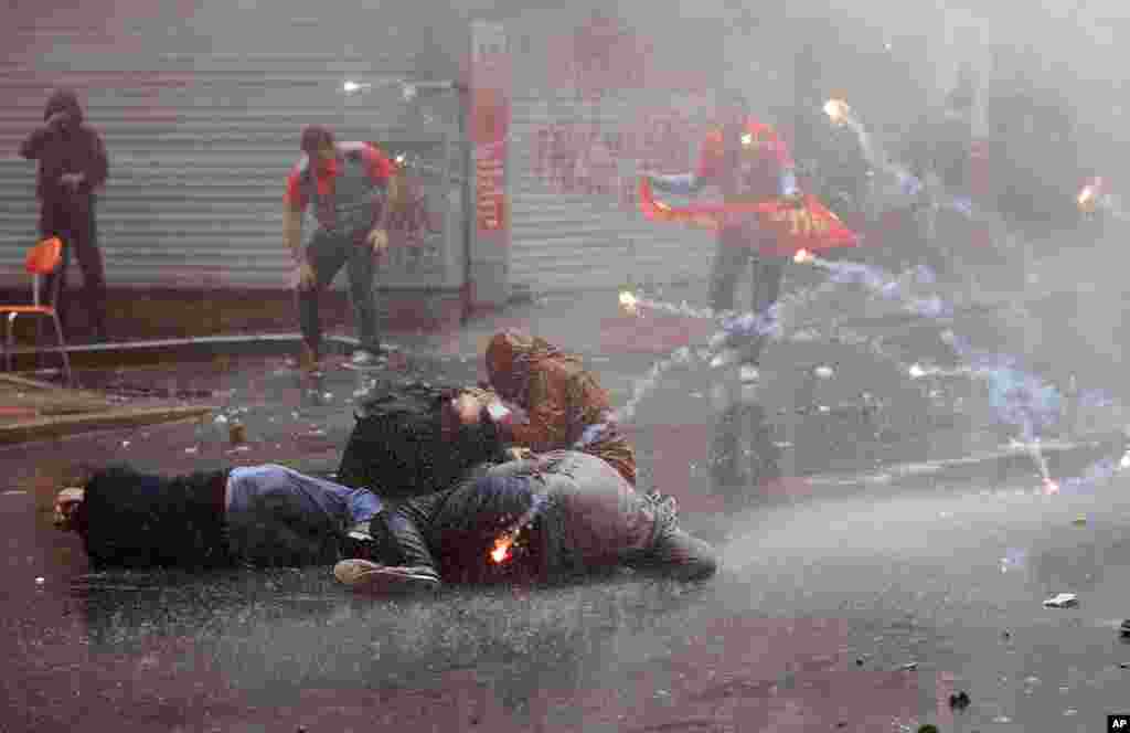 İstanbul’da 1 Mayıs gösterileri (Foto:AP)