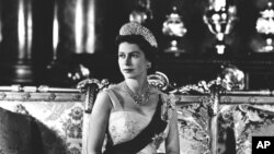 ملکہ برطانیہ الزبتھ دوم۔ 