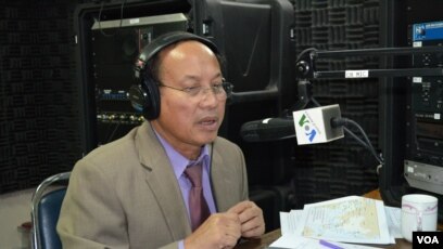 រូបឯកសារ៖ លោក​​ ផៃ ​ស៊ីផាន​​ ​អ្នក​​នាំ​ពាក្យ​​រដ្ឋាភិបាល​​កម្ពុជា ពេលផ្តល់បទសម្ភាសន៍​ក្នុង​កម្មវិធី Hello VOA កាល​ពី​ថ្ងៃ​ទី២៣ ខែ​កក្កដា ឆ្នាំ២០១២។ 