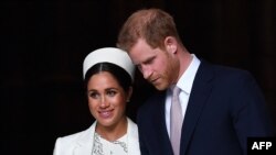 Princ Hari i njegova supruga obavljaće dužnosti članova kraljevske porodice još nekoliko meseci