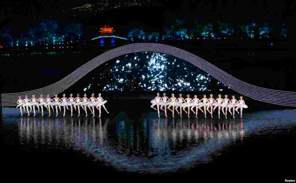 Dancers perform during an evening gala for the G-20 Summit at West Lake in Hangzhou, Zhejiang province, China, Sept. 4, 2016.