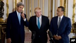 Specijalni izaslanik UN za Jemen Ismail Uld Šeik Ahmed (desno) pre dva dana u Londonu sa američkim državnim sekretarom Džonom Kerijem i šefom diplomatije Velike Britanije Borisom Džonsonom