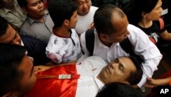 The body of Cambodian political analyst Kem Ley is carried away by his supporters to a Buddhist pagoda in Phnom Penh, Cambodia, July 10, 2016.