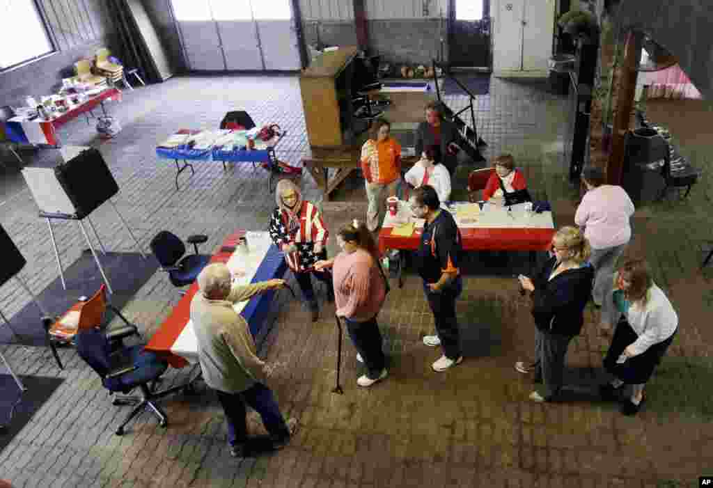 Voters wait to cast their ballot in the Indiana Primary at the Hamilton Co. Auto Auction, May 3, 2016, in Noblesville, Ind. 