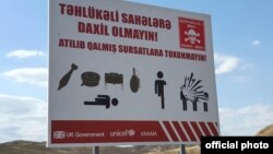 Mina təhlükəsi ilə bağlı reklam lövhəsi