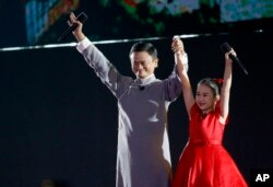 2018年9月2日，在印度尼西亚雅加达举行的第18届亚运会闭幕式上，阿里巴巴集团董事局主席马云和一位杭州小姑娘登场，邀请人们2022年去美丽的杭州。下次亚运会将在杭州举行。