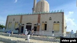Đền thờ al-Rawdah ở thị trấn Bir al-Abed trên bán đảo Sinai, nơi bị các phần tử nổi dậy tấn công hôm 24/11/2017. 