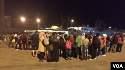 When refugees arrived in Athens on Saturday, they were surprised to find buses ready to race them to the border for a little over $50 each, Sept. 12, 2015. (Photo: H.Murdock)