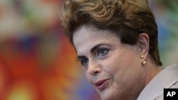 Dilma Rousseff, suspendue de ses fonctions de présidente du Brésil le 12 mai 2016, fait l'objet d'une procédure de destitution pour maquillage des comptes publics.