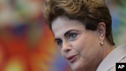 탄핵 위기에 처한 지우마 호세프 브라질 대통령. 브라질 상원은 10일 호세프 대통령에 대한 탄핵 심판을 진행하기로 결정했다.